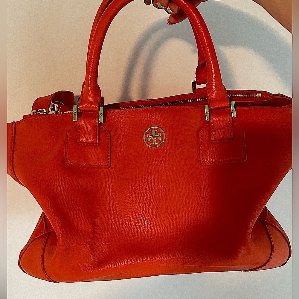 Minimally worn Tory Burch purse! Stunningly vibrant colors inside and out!